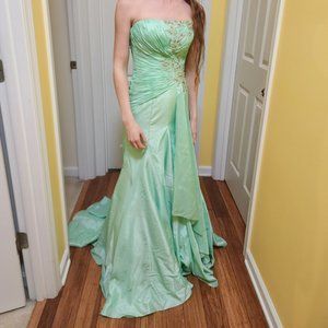 Tony Bowls Prom Dress/Pageant Dress Size 0 Mint Green